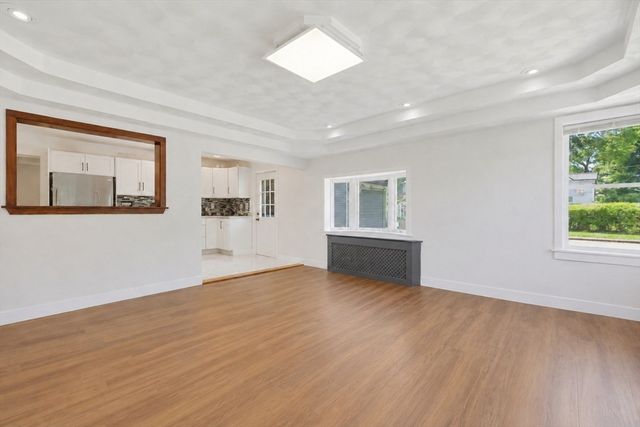 11 3rd Ave, Chelmsford, MA 01863