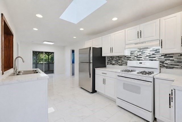 11 3rd Ave, Chelmsford, MA 01863