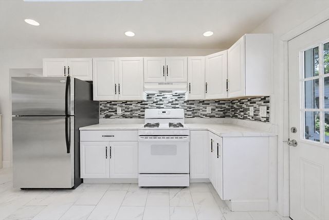 11 3rd Ave, Chelmsford, MA 01863