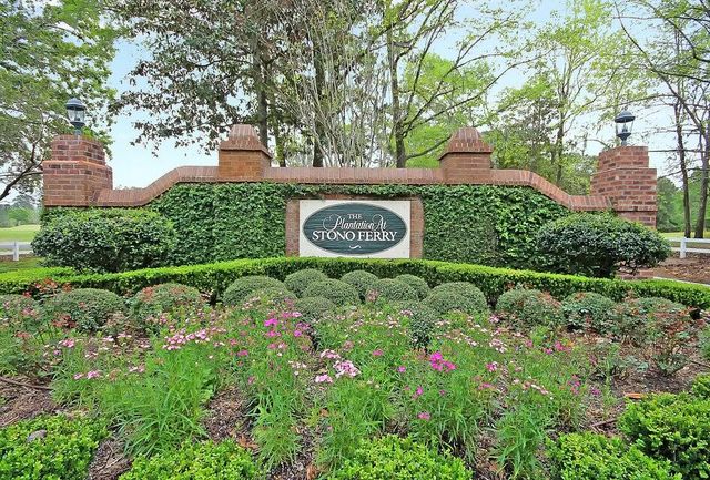 5276 7th Green Drive, Hollywood, SC 29449