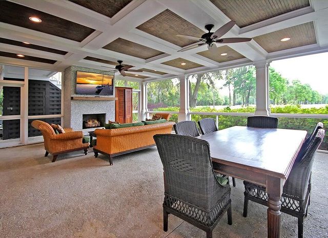 5276 7th Green Drive, Hollywood, SC 29449