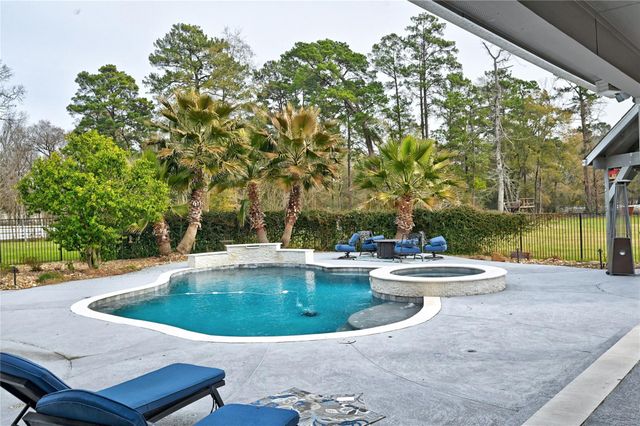 15461 Bedford Lane, Conroe, TX 77384