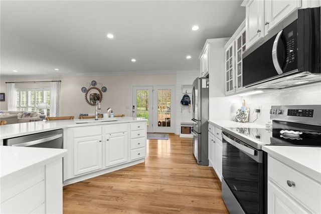 6595 Pond View Court, Clermont, GA 30527