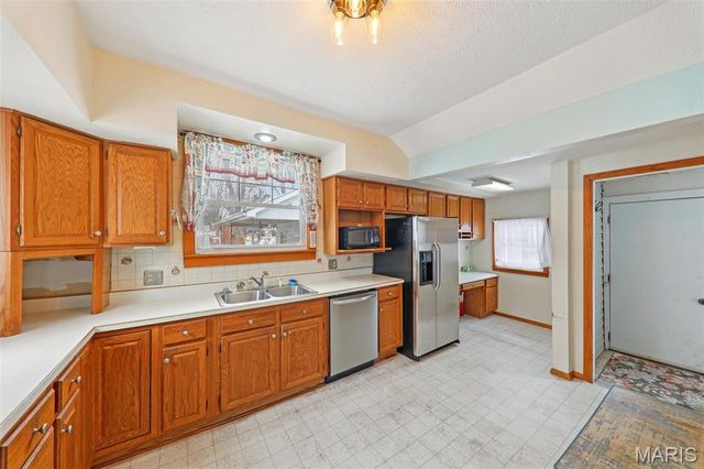 1071 Livingston Street, Carlyle, IL 62231