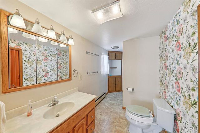 1071 Livingston Street, Carlyle, IL 62231