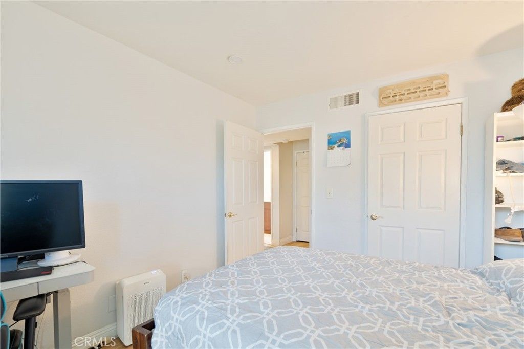Image 12 of property listing at 15792 Midwood 1, Granada Hills, CA 91344