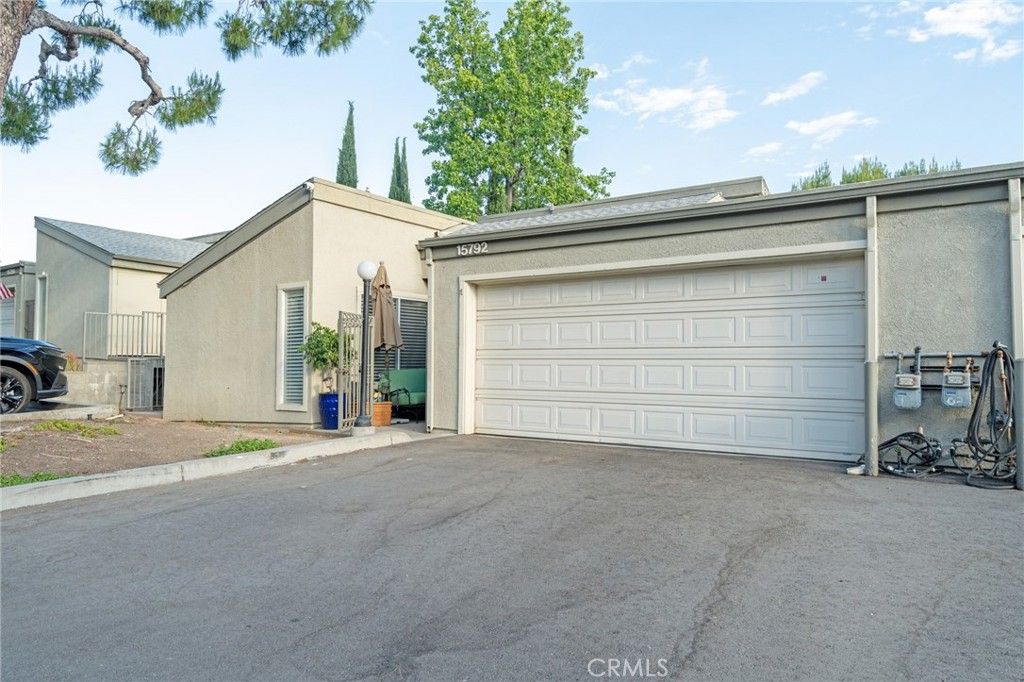 Image 2 of property listing at 15792 Midwood 1, Granada Hills, CA 91344