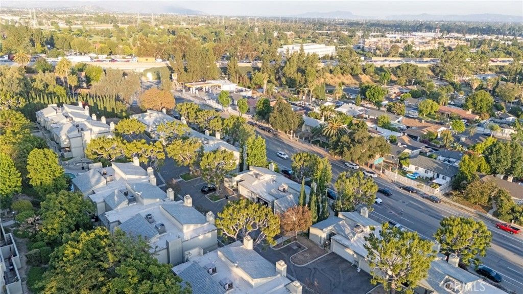 Image 3 of property listing at 15792 Midwood 1, Granada Hills, CA 91344