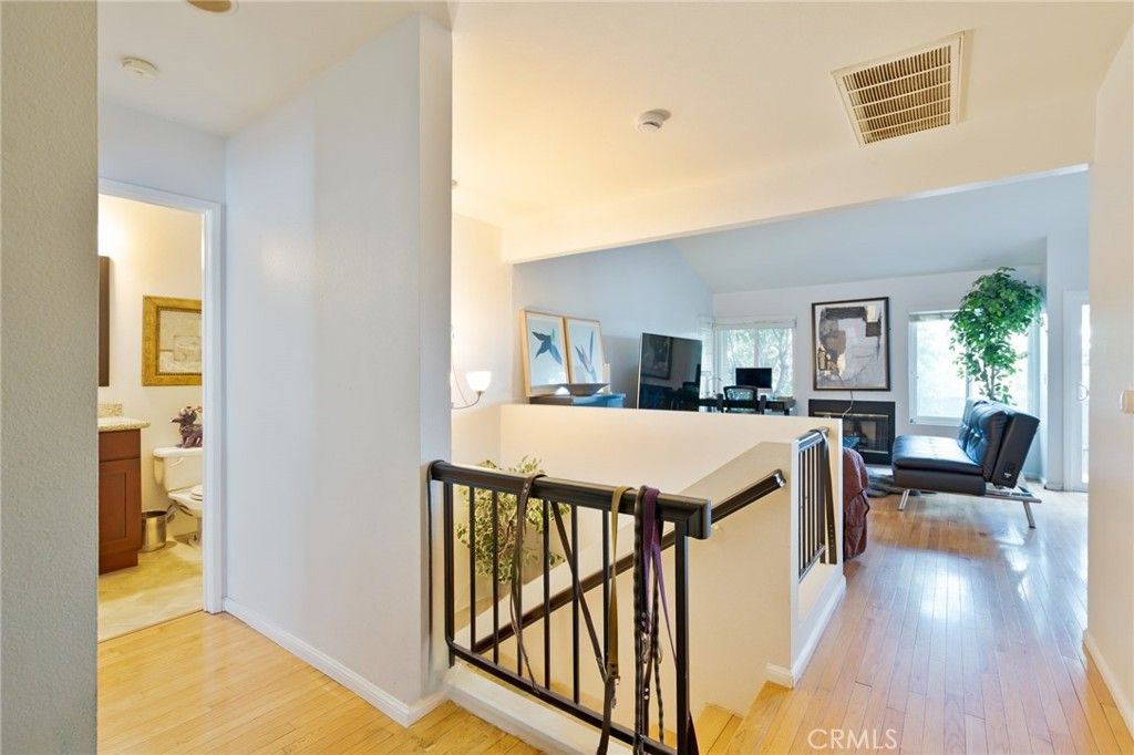 Image 6 of property listing at 15792 Midwood 1, Granada Hills, CA 91344