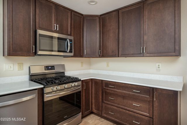 14032 N Green Tree Drive, Oro Valley, AZ 85755