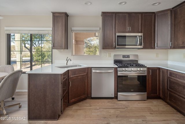 14032 N Green Tree Drive, Oro Valley, AZ 85755