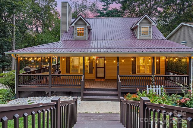 28 Grove Garden Avenue, Candler, NC 28715