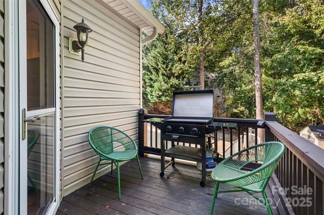 28 Grove Garden Avenue, Candler, NC 28715