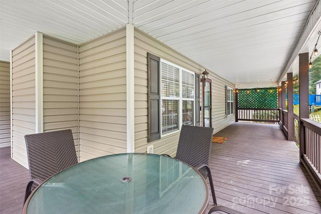 28 Grove Garden Avenue, Candler, NC 28715