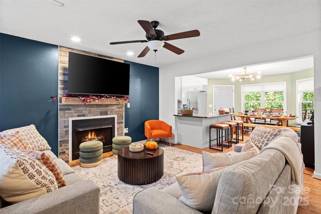 28 Grove Garden Avenue, Candler, NC 28715