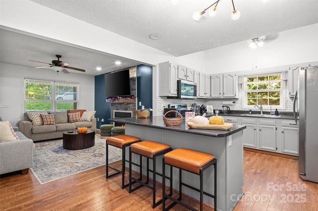 28 Grove Garden Avenue, Candler, NC 28715