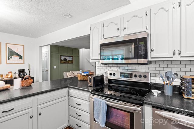 28 Grove Garden Avenue, Candler, NC 28715