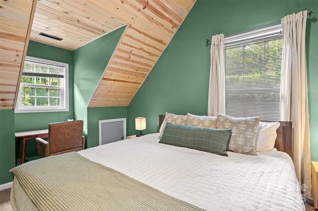 28 Grove Garden Avenue, Candler, NC 28715