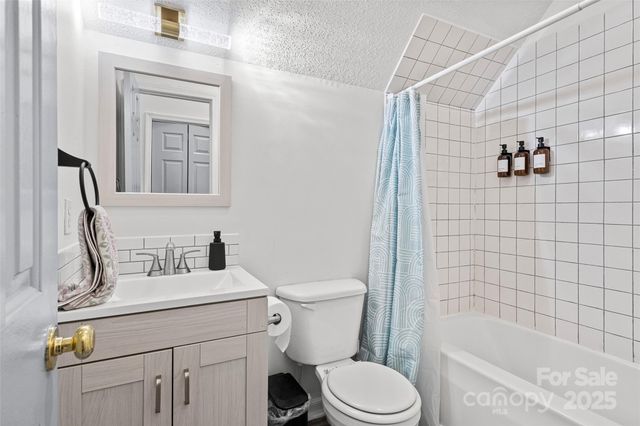 28 Grove Garden Avenue, Candler, NC 28715