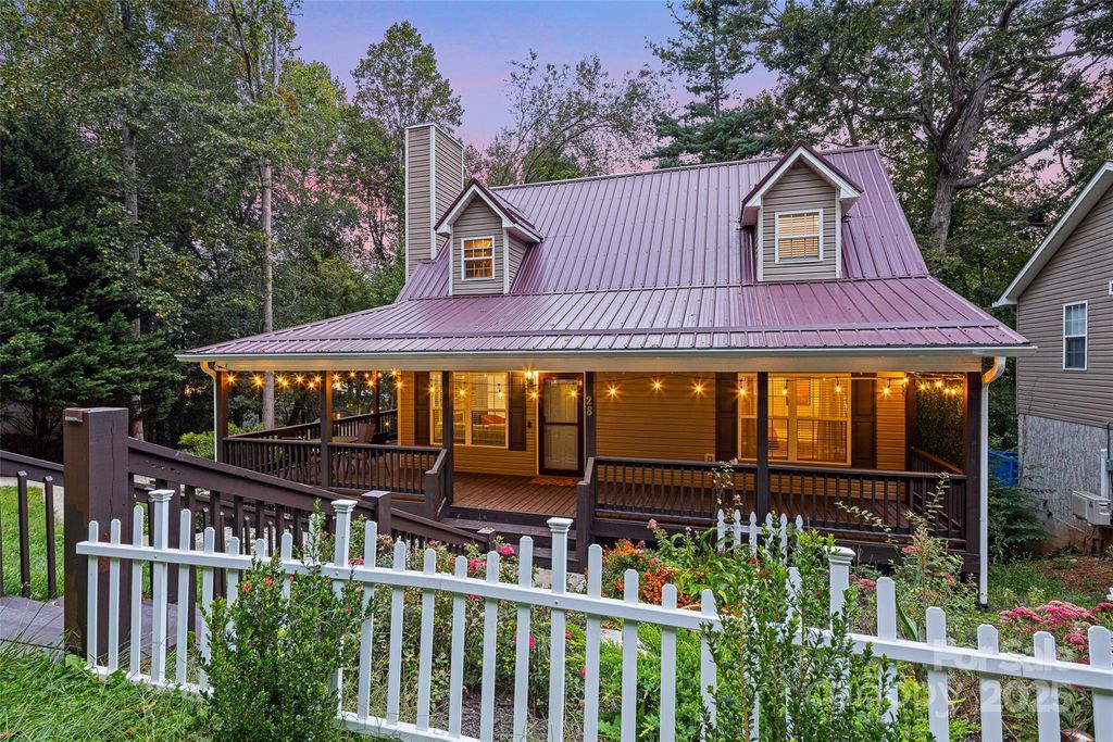 28 Grove Garden Avenue, Candler, NC 28715