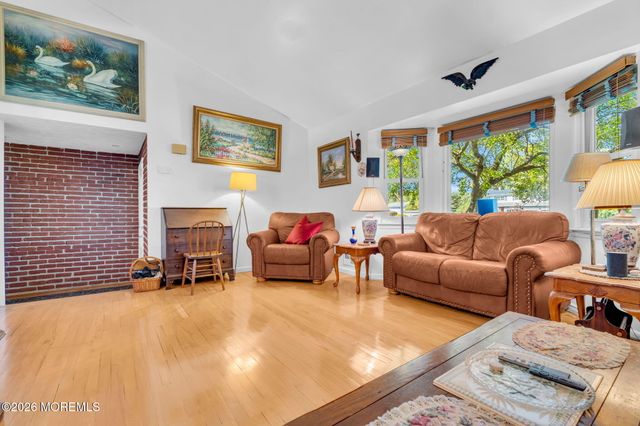 4 Denise Court, Somerset, NJ 08873