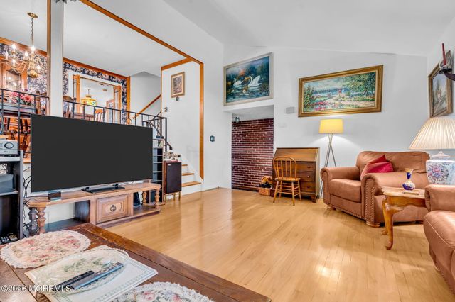 4 Denise Court, Somerset, NJ 08873