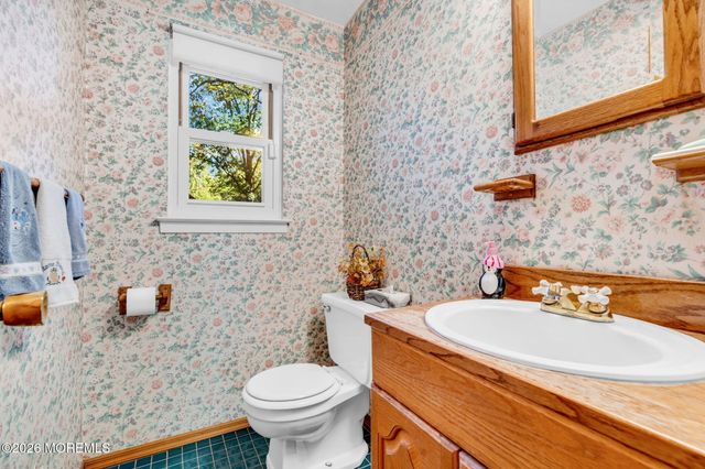 4 Denise Court, Somerset, NJ 08873