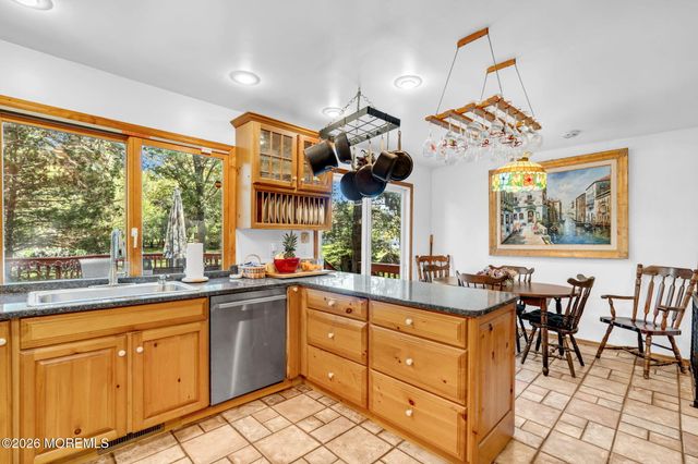 4 Denise Court, Somerset, NJ 08873