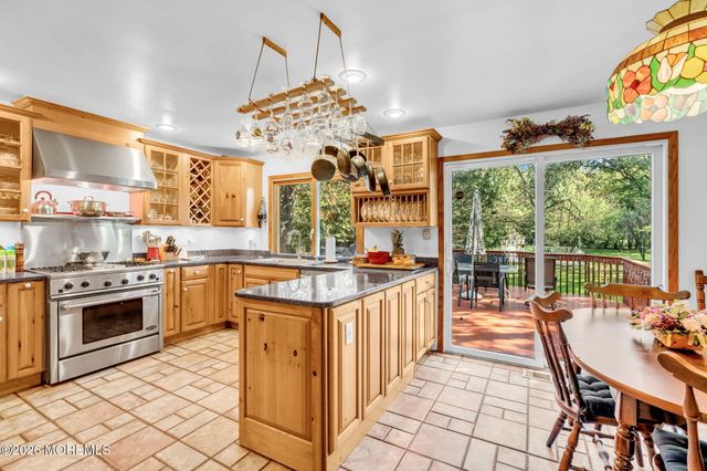 4 Denise Court, Somerset, NJ 08873