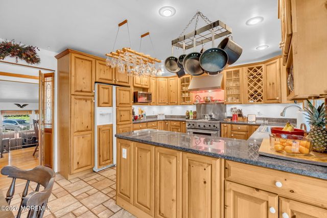 4 Denise Court, Somerset, NJ 08873