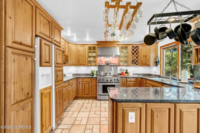 4 Denise Court, Somerset, NJ 08873