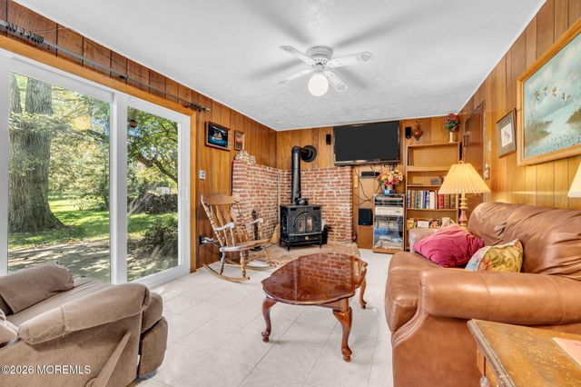 4 Denise Court, Somerset, NJ 08873