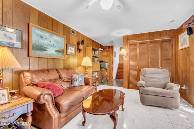 4 Denise Court, Somerset, NJ 08873