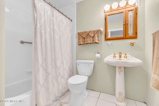 4 Denise Court, Somerset, NJ 08873