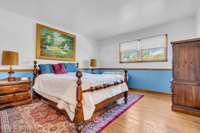 4 Denise Court, Somerset, NJ 08873