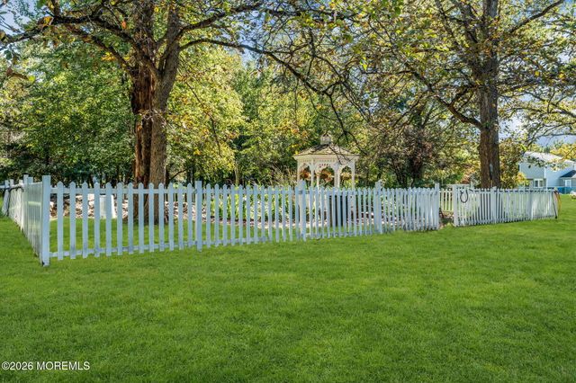 4 Denise Court, Somerset, NJ 08873