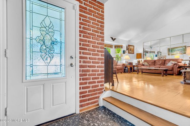4 Denise Court, Somerset, NJ 08873