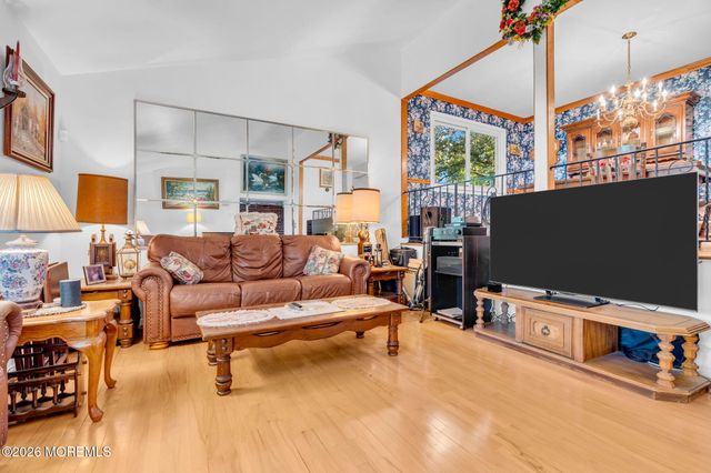 4 Denise Court, Somerset, NJ 08873