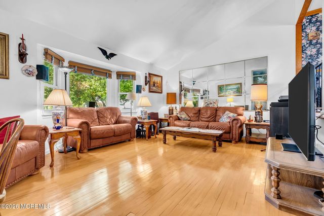 4 Denise Court, Somerset, NJ 08873