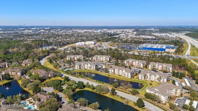 7801 POINT MEADOWS Drive 8202, Jacksonville, FL 32256