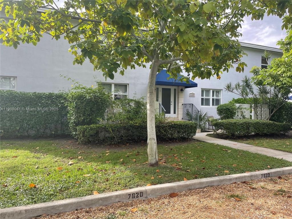 7620 SW 54th Ct 19C, Miami, FL 33143