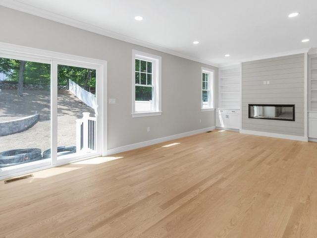113 Warwick Avenue, Waltham, MA 02452