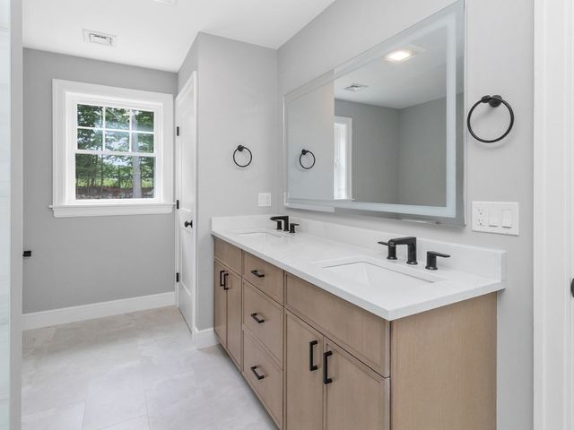 113 Warwick Avenue, Waltham, MA 02452