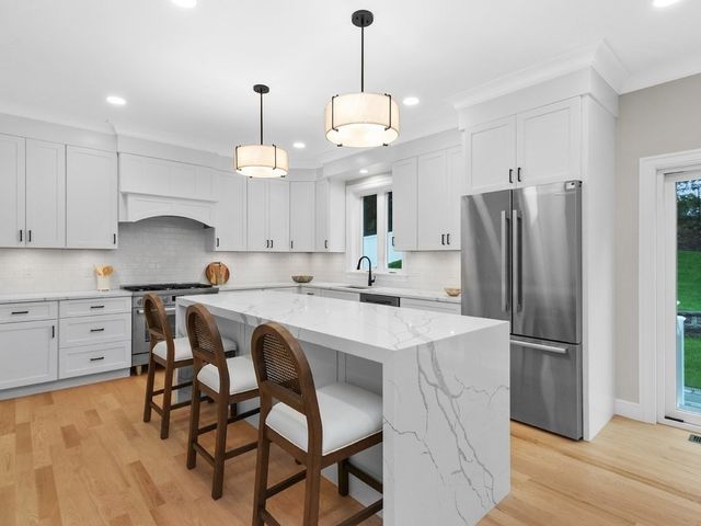 113 Warwick Avenue, Waltham, MA 02452