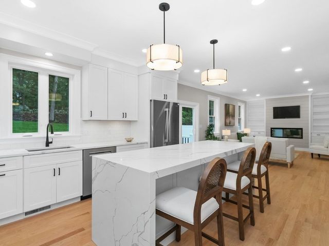 113 Warwick Avenue, Waltham, MA 02452