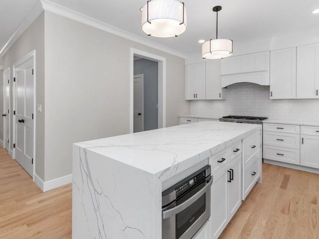 113 Warwick Avenue, Waltham, MA 02452