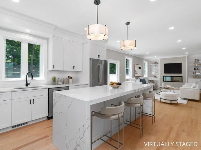 113 Warwick Avenue, Waltham, MA 02452