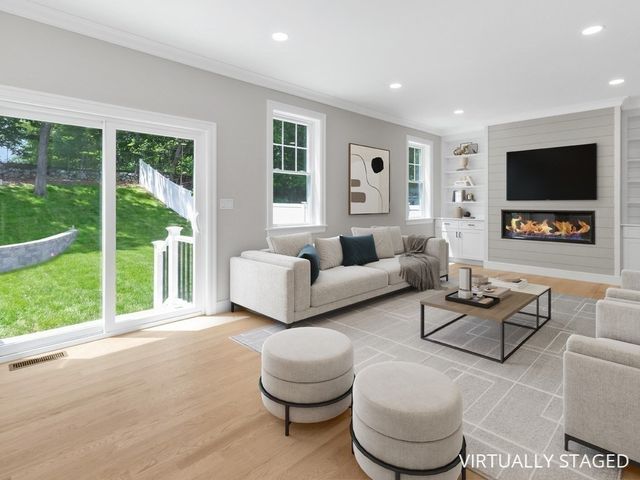 113 Warwick Avenue, Waltham, MA 02452