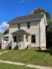 50 Henderson Street, Pontiac, MI 48341