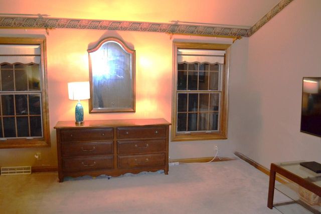 8530 W Woodfield COURT, Franklin, WI 53132